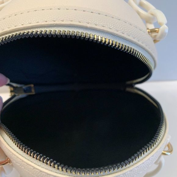 🏀🏀Basketball Shaped Crossbody Handbag Chain Handle -White🏀🏀 - Picture 6 of 10